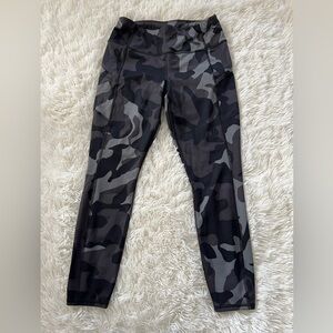 Athleta Elation Camo 7/8 Tight - size S